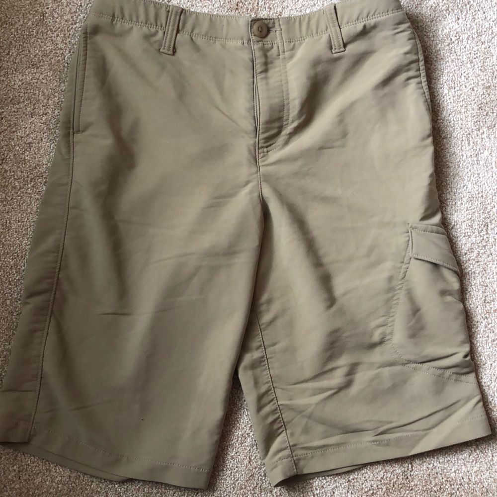 Boys Under Armour heatgear shorts size 16